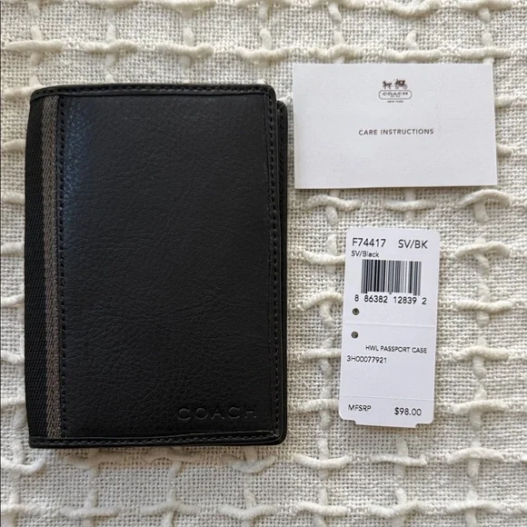 Coach Passport Case NWT - Picture 1 of 6
